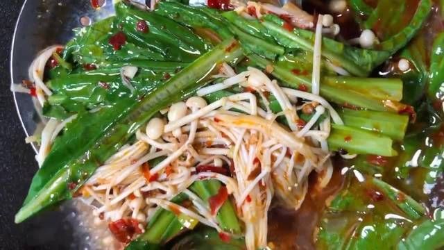 豆瓣酱|水煮干豆腐,配以万能的火锅底料和豆瓣酱调的汤底,吃着比肉香!