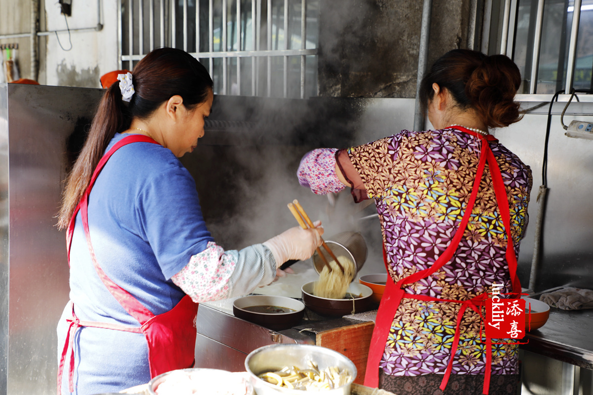 浇头|吃了这四家镇江代表性的网红面馆,基本就成了镇江锅盖面的全科生