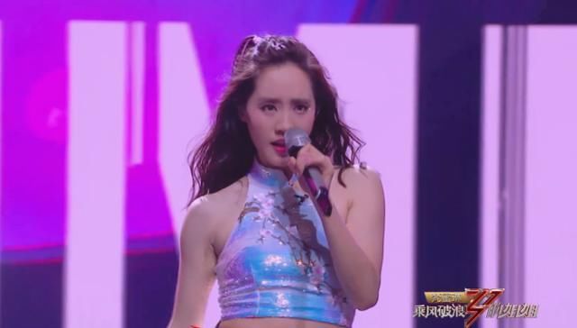  服装|《浪姐复活赛》王智又被“坑”了？服装紧绷勒出赘肉，撞舞王霏霏