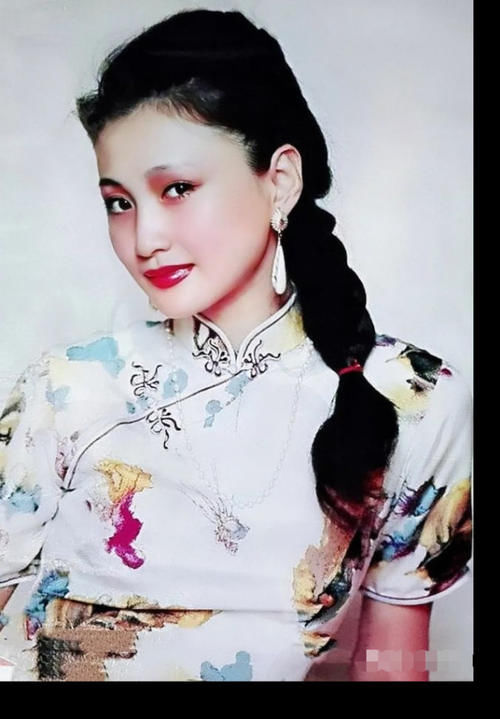  玻璃|曾经绝美容貌遭人嫉妒险被玻璃渣子毁容，如今却自行整成网红脸？