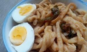  搞定|面条不用手擀了，试试这样做，刀一切手一拉就搞定，看一遍就学会