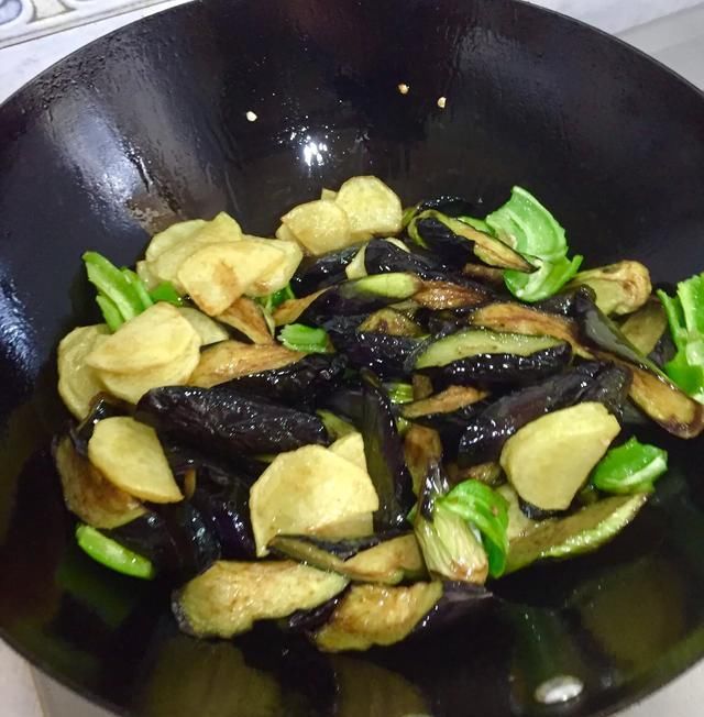  好学|爱吃茄子土豆看过来，东北地三鲜家庭版，好学易做，口味不输酒店