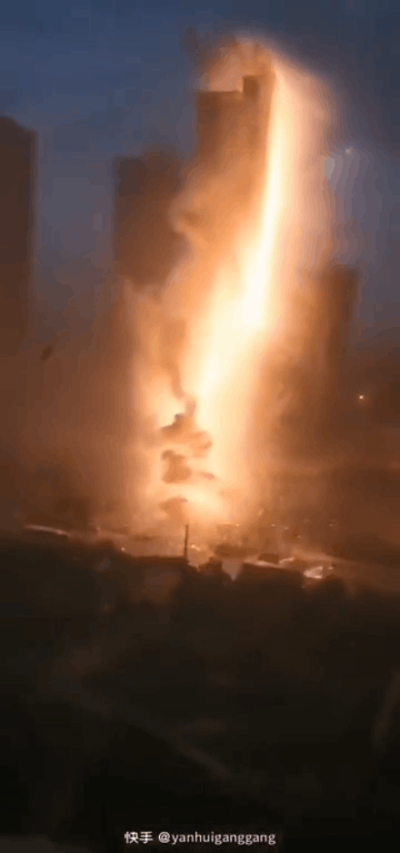 高压电|惊悚视频刷爆朋友圈!一高压电线遭雷击形成“火柱”劈向高楼!