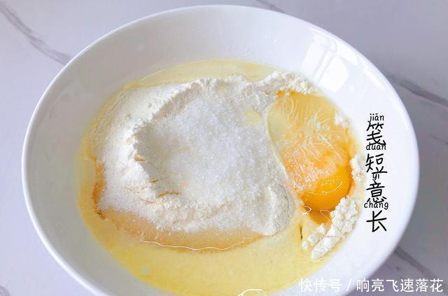 蛋糕|寒露将至,孩子爱上用小米做的蒸蛋糕,暄软香甜,不用烤箱也能做