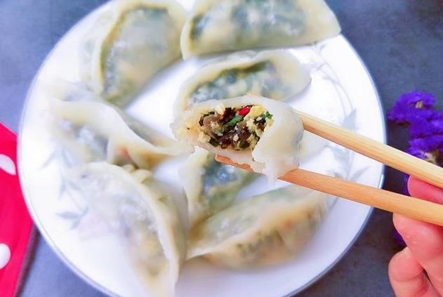  芹菜|这菜用来包饺子特鲜香，比芹菜鲜嫩，比茴香更香，再不吃就等明年