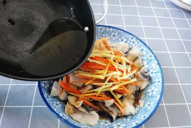 鱼肉|三伏天,清蒸鱼、红烧鱼靠边站,鱼肉就要这样吃,图个清爽开胃