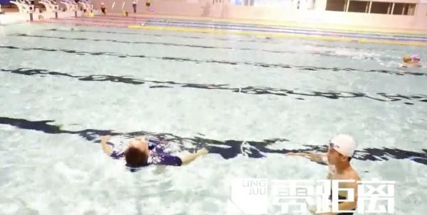 答案|矿泉水瓶能做救生衣刷爆网络！消防小哥哥用实验告诉你答案！