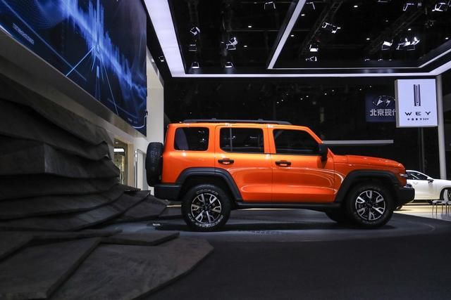  青睐|为何老司机都青睐坦克转弯？WEY坦克300：原地掉头很强势