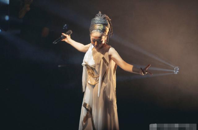  观众|米希亚回应《歌手》决赛惨败彩排才知有现场观众，不然会换首歌