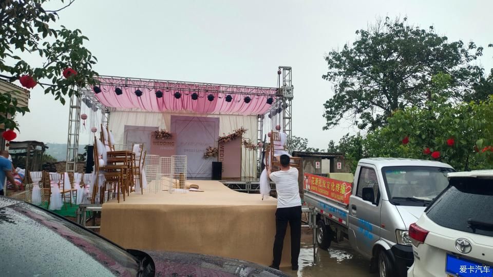 干干净净|老家兄弟结婚，大汉来当录像车！