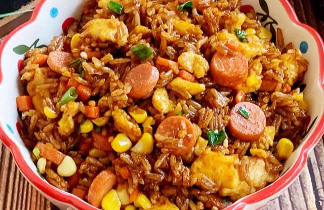 鸡蛋|不足两三道食材，如何做出人人称赞的美味炒饭？