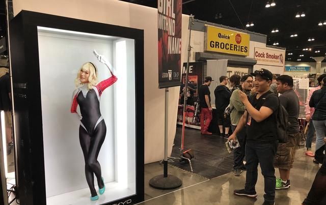  央视|酷！美国媒体人逆袭：制造“全息术”机器 还上了中国的央视