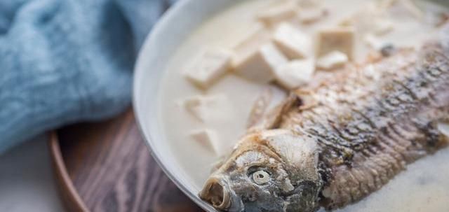  味道非常|大厨透露：不管炖什么鱼，掌握这3点，鱼汤香浓，鱼肉鲜嫩