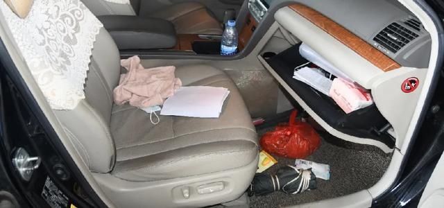  大快人心|大快人心！那个半夜砸车窗盗窃车内财物的小偷抓住了！