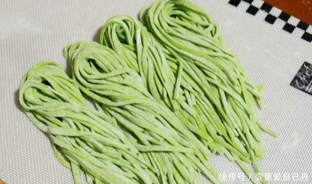 揉面|别再买手工面了,教你在家做,不揉面不擀面,爽滑筋道,太香了!