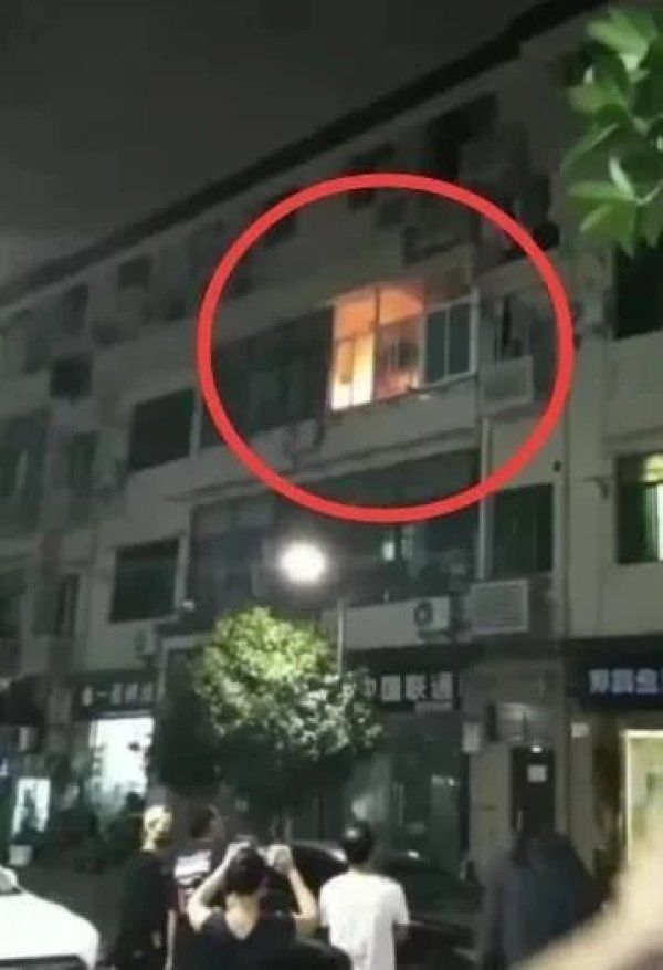 冲刺|杭州一彩票店突然顾客都不见了！老板百米冲刺往对面跑……3分钟后所有人都竖起大拇指