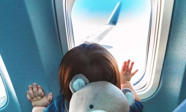 父母|地铁上，一张偷拍的照片引网友刷屏：父母的教养，让孩子赢在起点