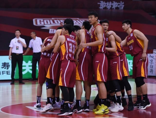  裁判还|梅奥肘击没吹！方俊再次怒喷裁判，吴前半场22分，辽宁悬了