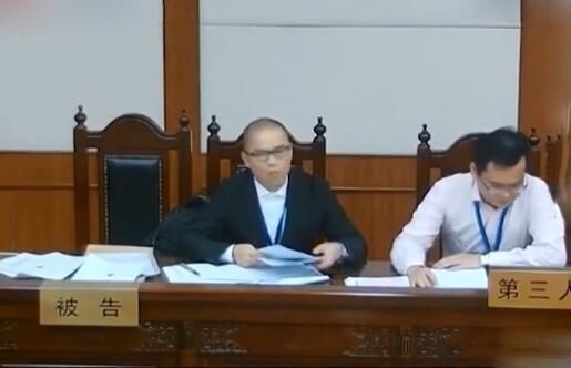 故意伤害罪|男子骑车时向他人吐口水 拒绝道歉态度恶劣 被打致粉碎性骨折