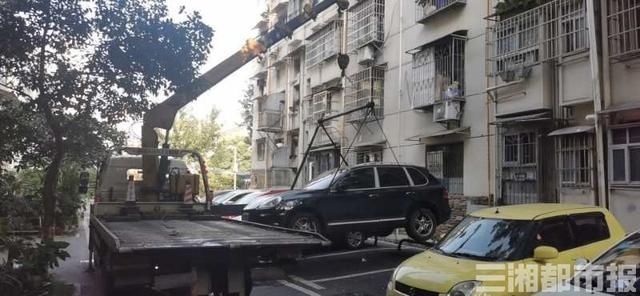  民警|休假民警偶遇保时捷卡宴，一看车牌就不简单