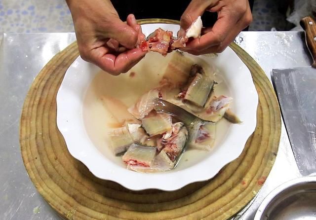  只顾|酸菜鱼别只顾着放酸菜，做好这个步骤汤汁更入味鲜美