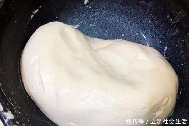 做法|全新糯米糕做法,懒人也能轻松学会,加热水烫发,比糍粑还美味