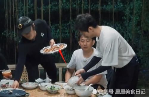  滤镜|《向往4》老狼做烤茄子！看清无滤镜下图片，难怪节目组要剪掉！