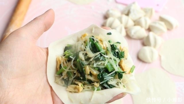  好吃|包子别再发面了，教你新吃法，皮薄馅儿大，比发面的好吃10倍！