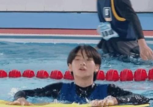  一物|黄子韬害怕虫子，鹿晗害怕坐飞机，周震南害怕水，看到邓超：一物降一物！