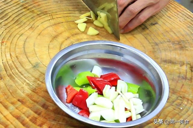  润燥|这3样素菜一起炒，夏天少不了！2块一大盘，清淡营养、消暑还润燥