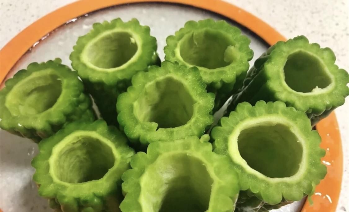  皮肤|夏天，苦瓜和它才是绝配，早晚吃点，皮肤白皙水嫩，腰肢也细了！