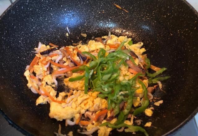 好看|这种鱼高蛋白低脂肪,用它炒蛋味道鲜还没刺,加点配菜好看更营养