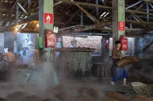 过程|生产纯粮酒都会产生酒糟,为什么现在酒厂都看不到酒糟了?