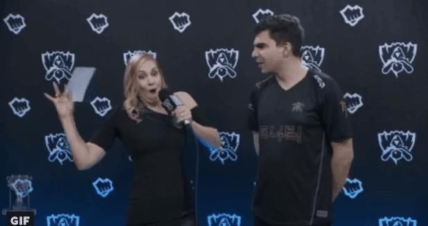  比赛|Bwipo比赛时和比赛后的表情对比太真实了，还是个左撇子！