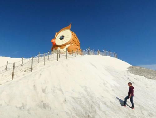  游客|全球最大的“盐山”，重3亿吨还在持续增长，游客离开要带走一包