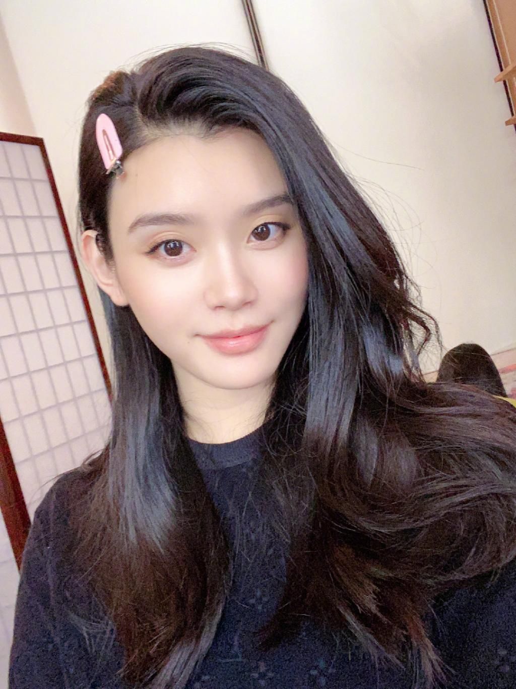 步伐|奚梦瑶晒照宣布复工,淡妆出镜状态良好,称要跟上老公的步伐