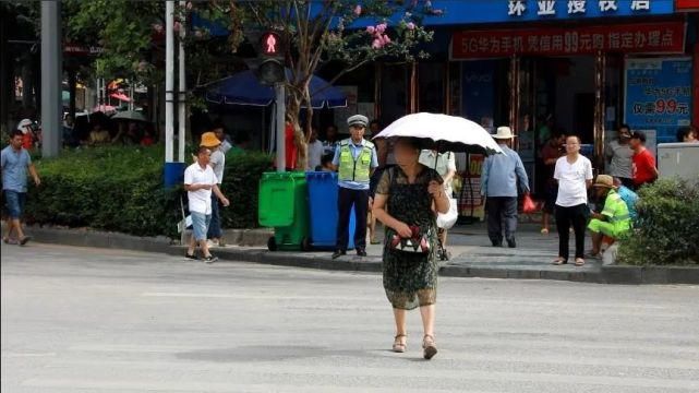 违法地点|行人横穿马路，黎平实名曝光一批不文明交通行为，快看有没有你