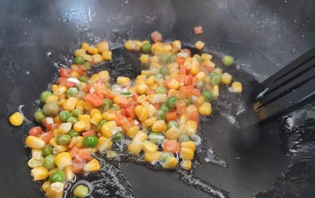 大黄鱼|红烧鱼这样做,鲜香无腥味,解馋又下饭,全家人都抢着吃