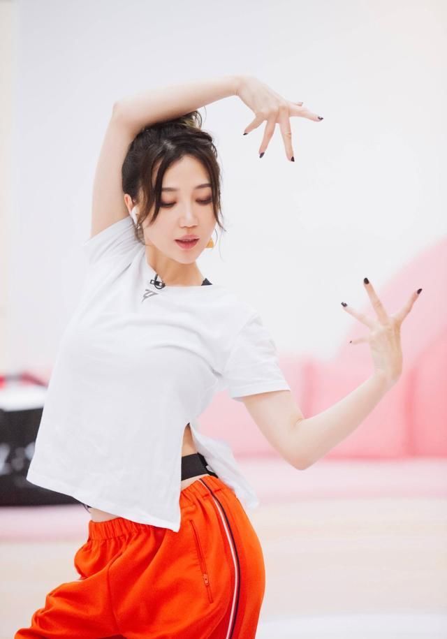  阿朵|《乘风破浪》阿朵带给我们的启示：别让你的好心变成伪善