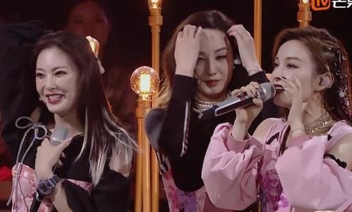  队长|郑希怡受伤，吴昕戏腔表演侧手翻，队长张雨绮情绪失控跑下台