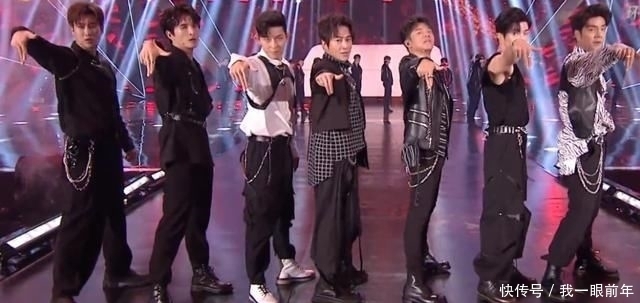 黄晓明|芒果818晚会如大型蹦迪现场,黄晓明跳舞似抽筋,王一博嗨翻全场