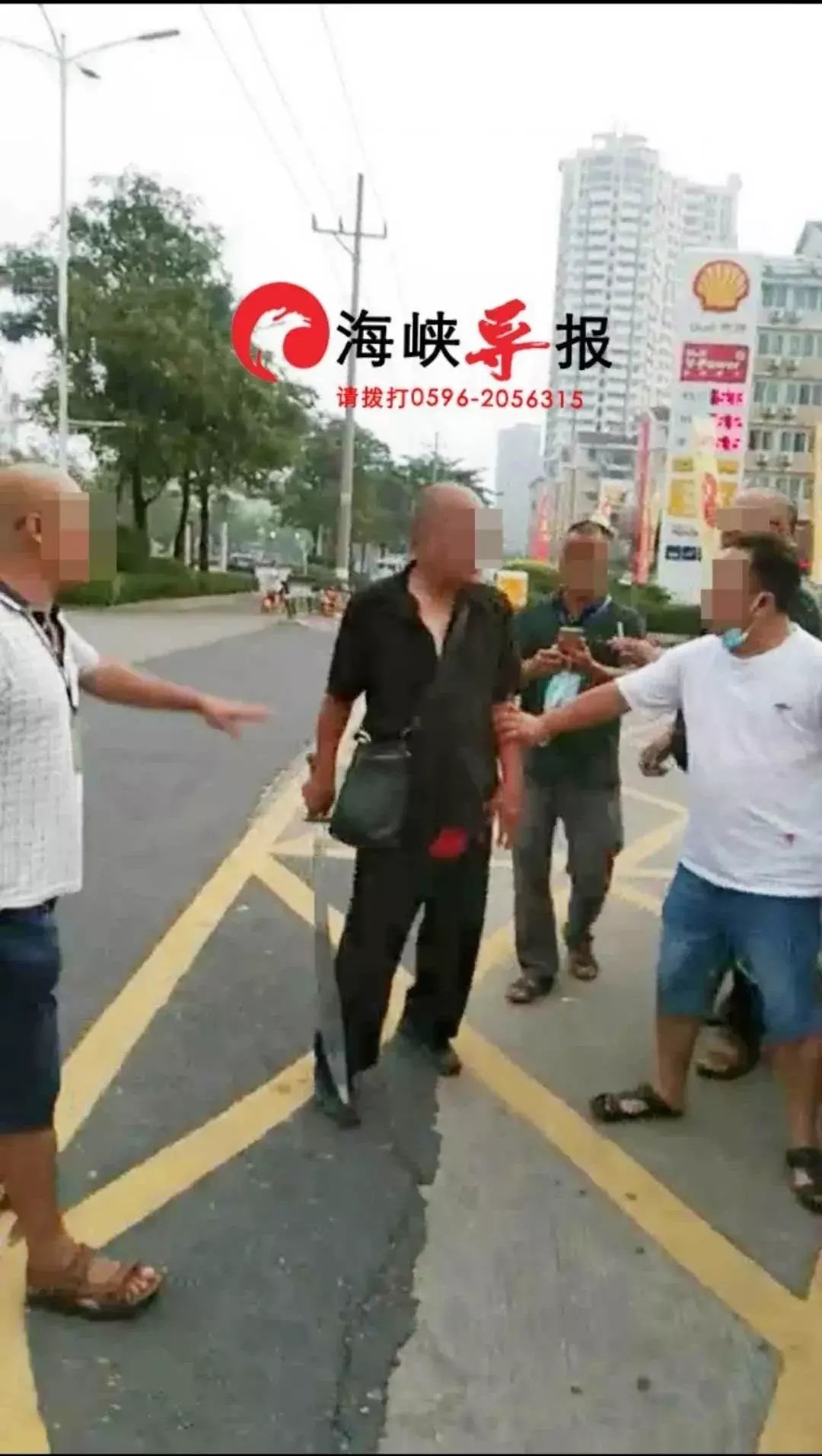 中心站|今早，漳州客运中心站一中年男子，持刀与多名出租车司机发生争执