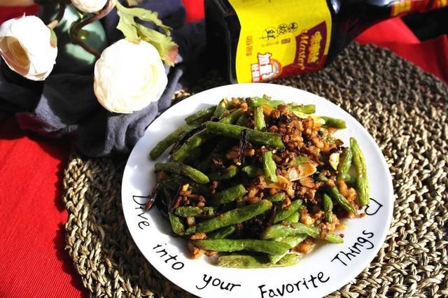 季豆段|夏季此菜正当季,我家隔三差五吃一次,生津解暑,增强免疫力