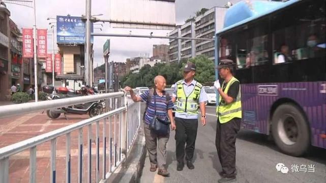 专项|全国文明城市整改攻坚进行时 | 交通违法专项整治劝导市民文明出行