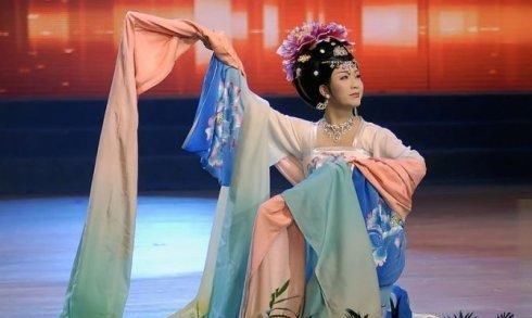  现况|草根逆袭抛弃糟糠女友，娶外国高官之女隐婚9年，李玉刚现况如何