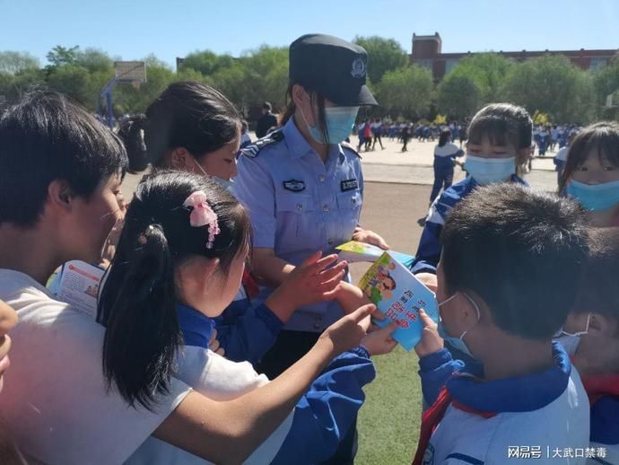 禁毒|开学第一课——禁毒课堂开讲了