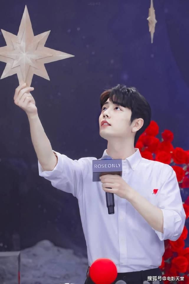  人能|看到肖战直播数据：再也没有人能阻止他复出了