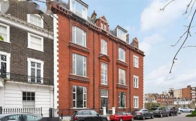  房爆|闪瞎眼：宽度不到1米的纸片房爆红全网！网友：真的能住人？