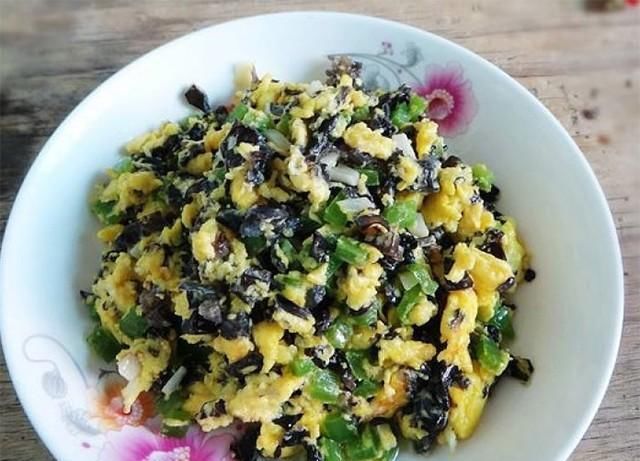  鸡蛋打入碗|青椒炒鸡蛋的12种做法，黄绿搭配色彩美观，口味鲜香营养丰富