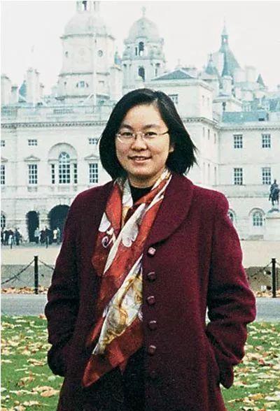 人生|23岁进外交部,49岁成新闻司女司长,自律的人生到底有多厉害?